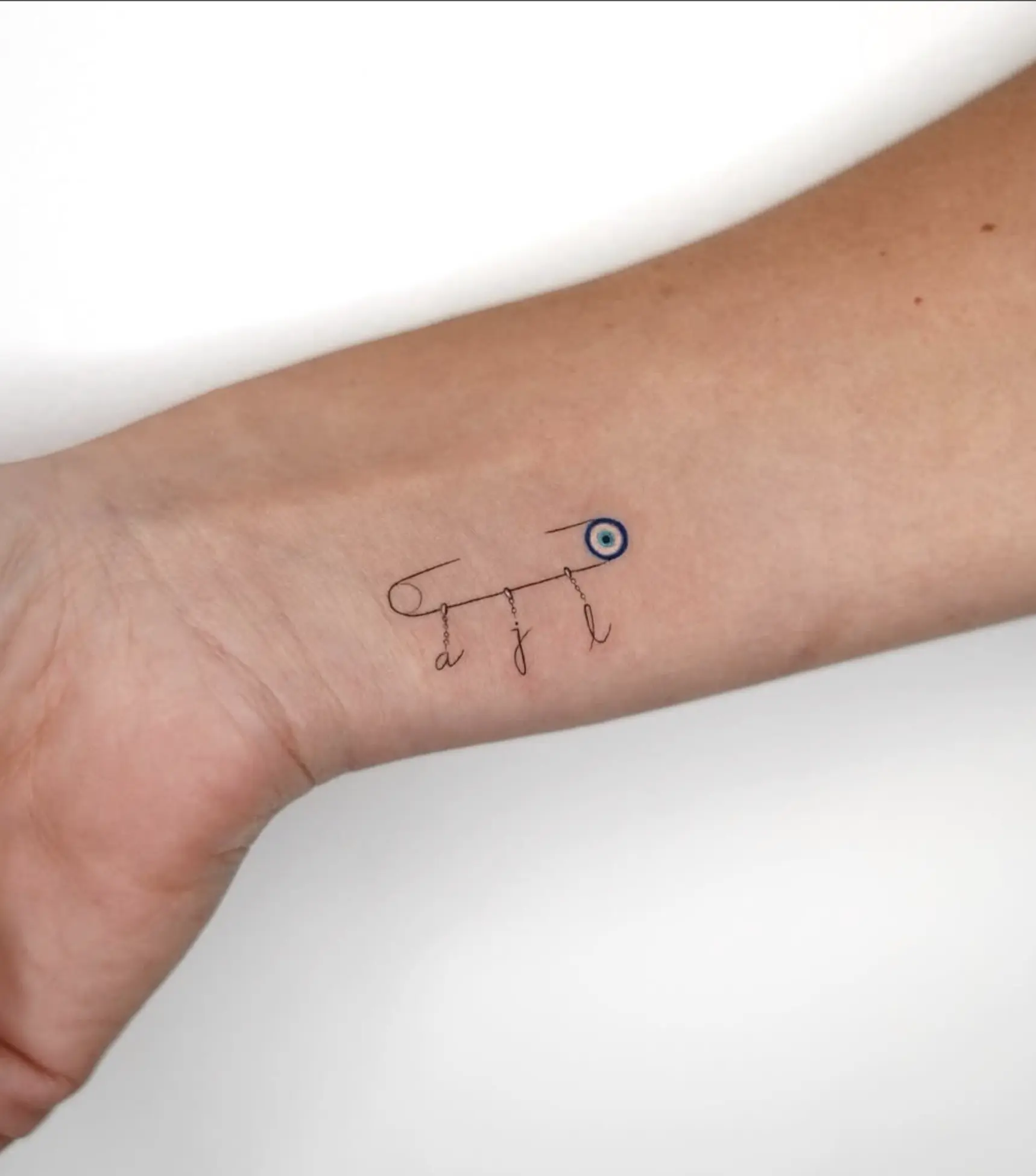 do fine line tattoos fade faster